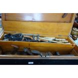 AN EARLY 20TH CENTURY PINE WOODWORKER'S TOOL BOX containing a good and varied collection of