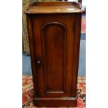 A VICTORIAN MAHOGANY POT CUPBOARD, with arched panel door, 40cm wide