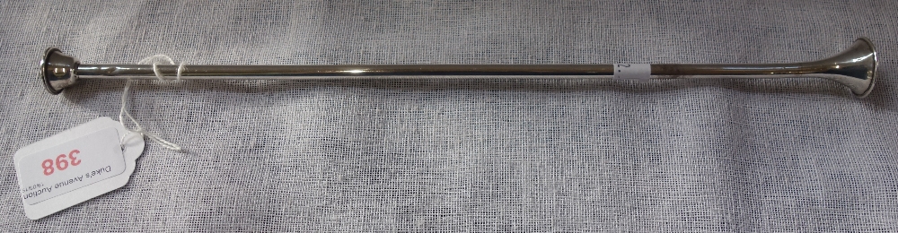 A SILVER "HUNTING" HORN, 32cm long, approx 0.50oz