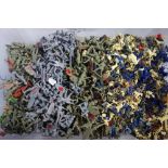 A LARGE COLLECTION OF VINTAGE PLASTIC SOLDIERS