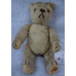 A VINTAGE PLUSH JOINTED TEDDY BEAR with felt pads, 21cm high