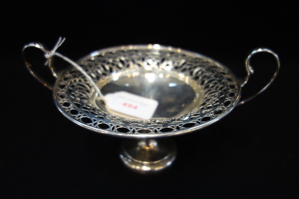 A SILVER TWIN HANDLED BON BON DISH, London 1904, approx 10.40oz