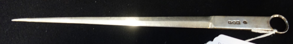 A SILVER SKEWER, approx 2oz