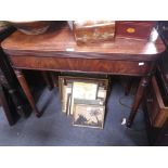 A REGENCY MAHOGANY TEA TABLE with reeded mouldings 91cm wide