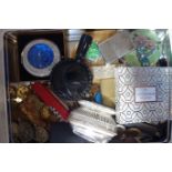 A COLLECTION OF COMPACTS, lighters and sundries