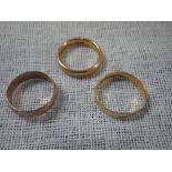 THREE YELLOW GOLD WEDDING BANDS, approx 9.5gm (total weight)