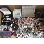 A COLLECTION OF COSTUME JEWELLERY AND BEADS