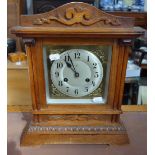 AN EDWARDIAN WALNUT CASED MANTEL CLOCK with silvered dial