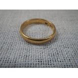 A 22CT YELLOW GOLD WEDDING BAND, ring size P, approx 3.7gm