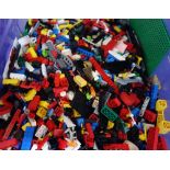 A LARGE COLLECTION OF LEGO