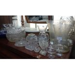 A COLLECTION OF GLASSWARE