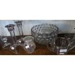 A QUANTITY OF GLASSWARE