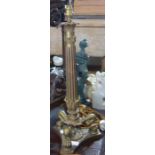 A REGENCY STYLE BRASS TABLE LAMP in the style of Thomas Hope, 47cm high (plus fitting)