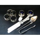 A COLLECTION OF MIXED SILVER PLATED WARES, including four matching napkin rings