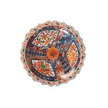 A FINE JAPANESE IMARI CHARGER, MEIJI PERIOD, the circular dish with a barbed rim and painted with