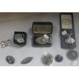 A COLLECTION OF JEWELLERY to include a silver ballerina brooch