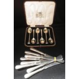 A SET OF SIX SILVER TEASPOONS, in a fitted presentation case and collection of butter knives