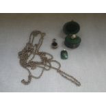 A COLLECTION OF JEWELLERY to include an unmarked yellow fob chain, total weight 22.5gm