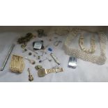 A COLLECTION OF COSTUME JEWELLERY AND SUNDRIES