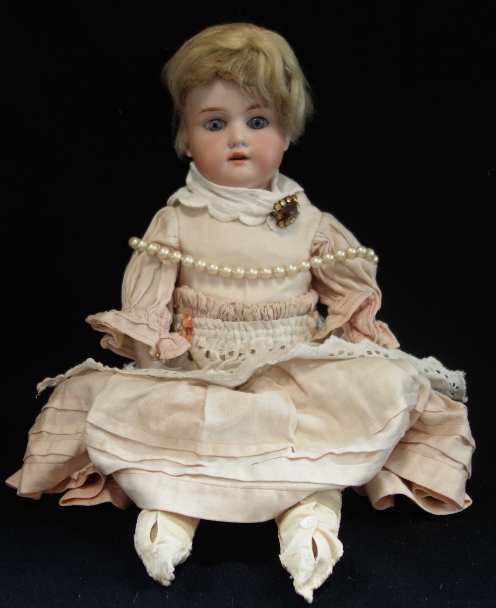 ARMAND MARSEILLE; AN EARLY 20TH CENTURY BISQUE DOLL, stamped, '370 A.M.0 1/2 D.E.' with composite