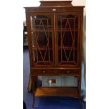 AN EDWARDIAN MAHOGANY AND SATINWOOD BANDED GLAZED DISPLAY CABINET, 167cm high x 80cm wide