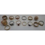 A COLLECTION OF DRESS RINGS AND SIGNET RINGS, to include a five stone grey tone pearl ring, on an