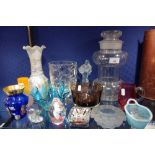 A COLLECTION OF DECORATIVE GLASSWARE