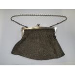 A LADIES SILVER MESH EVENING BAG, (c.5.5oz)