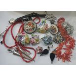 A COLLECTION OF JEWELLERY, to include a ladies Dugena wristwatch, stamped "0585"