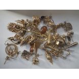 A COLLECTION OF GOLD AND YELLOW METAL JEWELLERY, approx. 108grams total weight