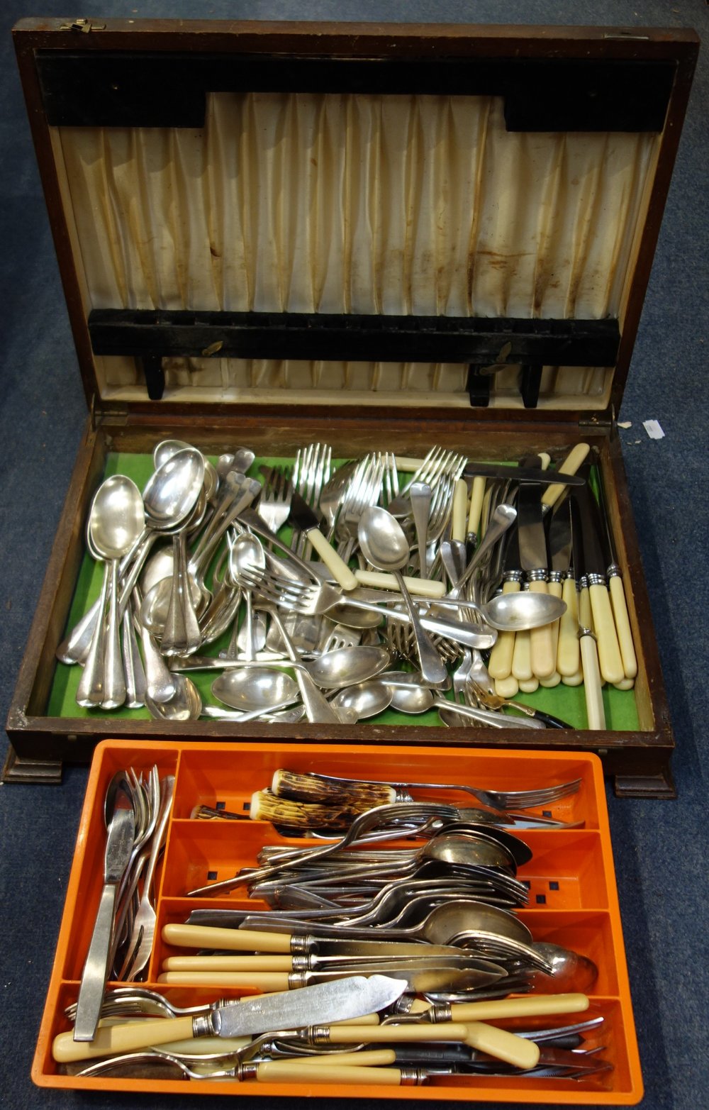 A QUANTITY OF PLATED AND SIMILAR CUTLERY