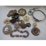 A COLLECTION OF JEWELLERY, to include a South African gold mining bangle