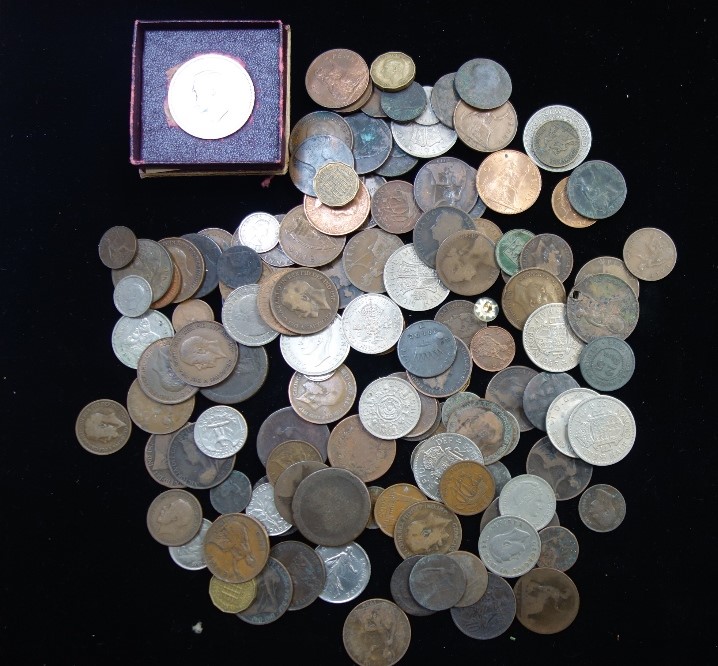 A COLLECTION OF PRE-DECIMAL COINS to include crowns and pennies, in an old cigar box