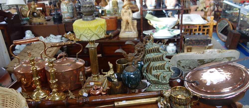 A VICTORIAN COLUMN OIL LAMP (font cracked), two Victorian copper kettles and other metalware