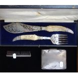 A SILVER PLATED PAIR OF FISH SERVERS with horn handles in a fitted box, a silver cigarette box and a