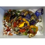 A COLLECTION OF COSTUME JEWELLERY, including a chunky faux amber necklace