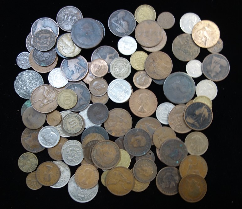 A COLLECTION OF PRE-DECIMAL COINS to include pennies, in an old cigar box