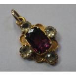 A SMALL UNMARKED YELLOW METAL PENDANT, set with gemstones