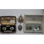 9CT GOLD CUFFLINKS, decorated with the Worcestershire regiments emblem and other Worcestershire