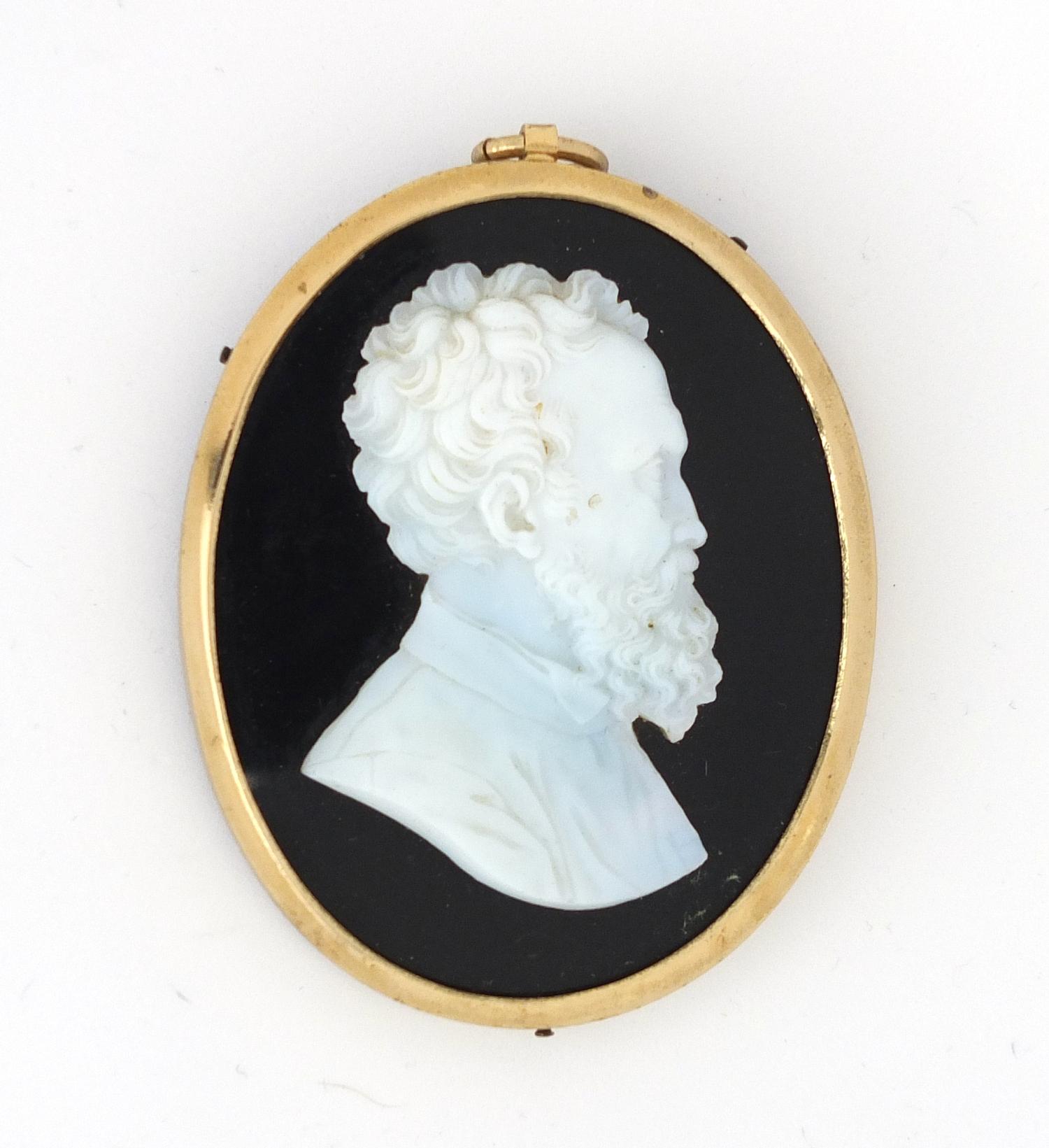 19th century oval glass paste profile of Michelangelo, framed, 5.7cm x 4.5cm : For Extra Condition