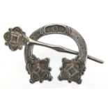 Scottish silver penannular kilt pin brooch, Dublin 1905, 10cm wide, approximate weight 26.8g : For