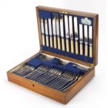 Elkington & Co oak six place canteen of silver plated and stainless steel cutlery, 38cm wide : For