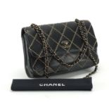 Chanel Surpique leather flap bag with dust bag, serial number 6131411, 25.5cm wide : For Extra