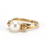 9ct gold pearl ring, size M, approximate weight 3.1g : For Extra Condition Reports Please visit