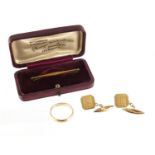 9ct gold jewellery comprising wedding band, pair of cuff links with engine turned decoration and a