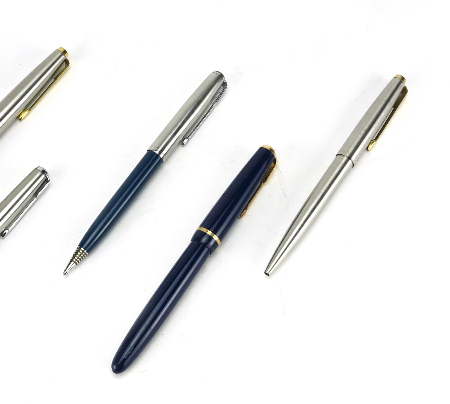 Parker and Sheaffer fountain pens, ballpoint pens and propelling pencils including a blue Parker - Image 3 of 9