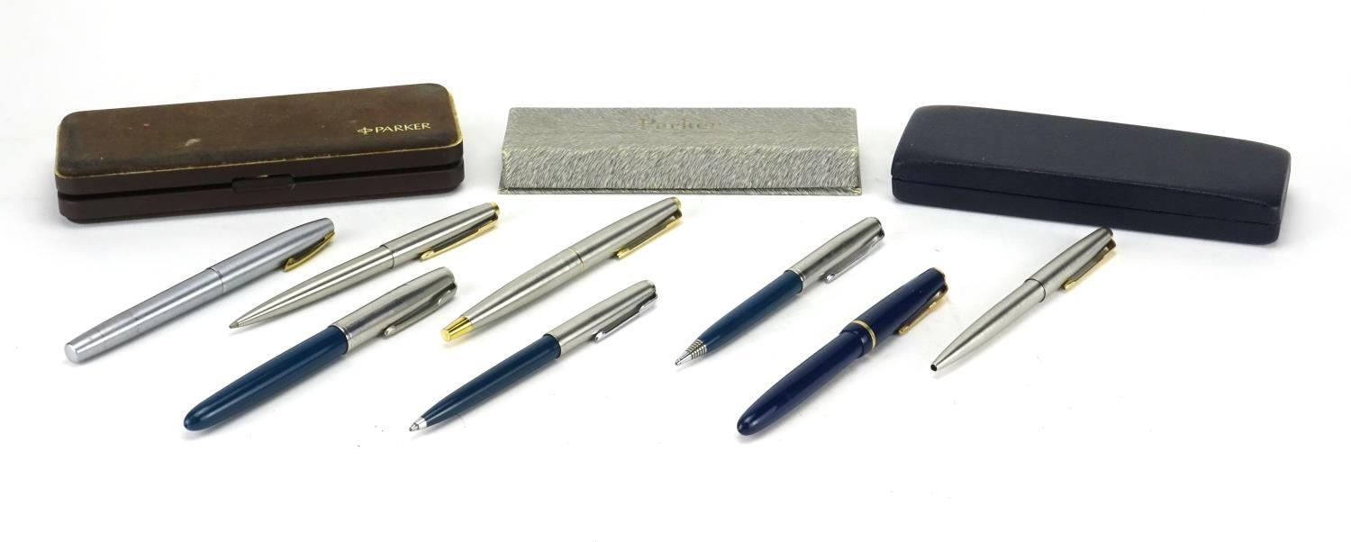 Parker and Sheaffer fountain pens, ballpoint pens and propelling pencils including a blue Parker