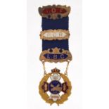 10ct gold and enamel Independent Order of the Foresters jewel, approximate weight 13.0g : For