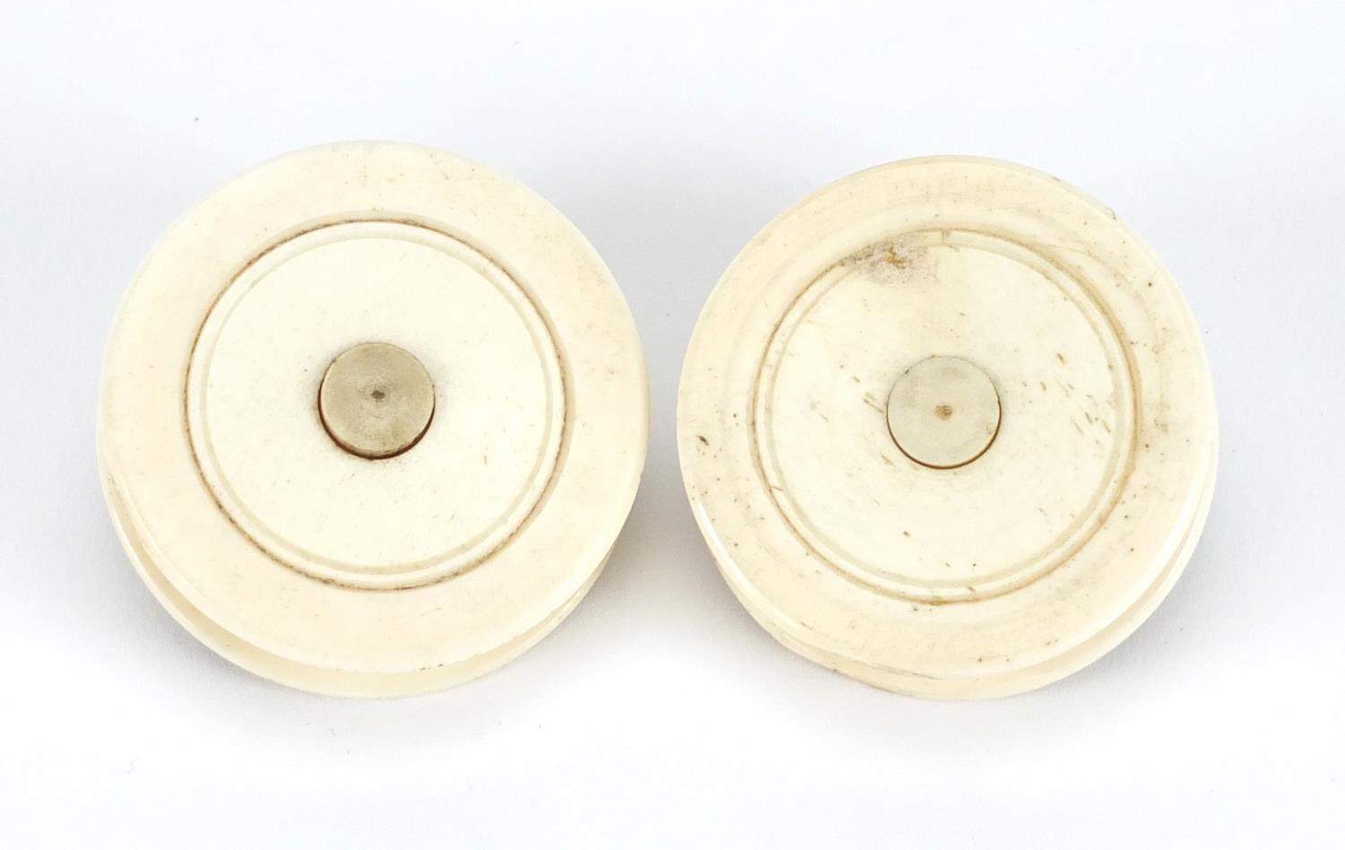 Pair of Victorian carved bone and ebony whist markers, each 4cm in diameter : For Further - Image 4 of 4