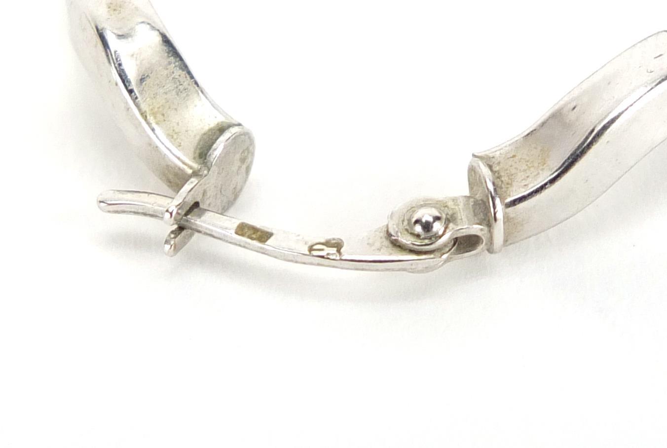 Pair of 9ct white gold hoop earrings, 2.5cm in diameter, approximate weight 2.5g : For Further - Image 6 of 6